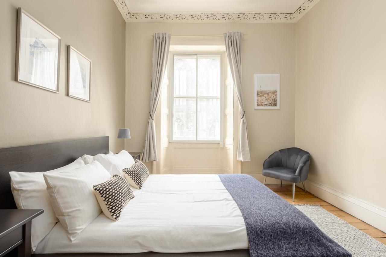 2 Bed Old Town Apartment - Next To Castle เอดินบะระ ภายนอก รูปภาพ
