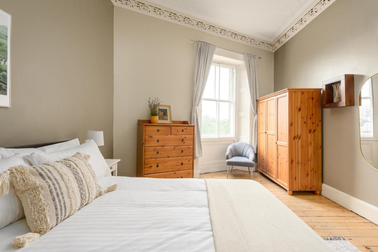 2 Bed Old Town Apartment - Next To Castle เอดินบะระ ภายนอก รูปภาพ
